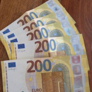 200 EURO