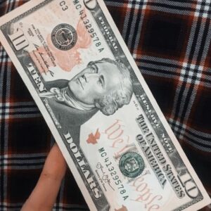 10 USD