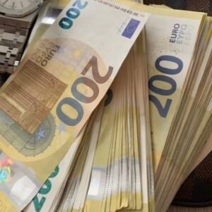 200 EURO BILLS