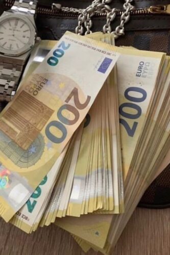 200 EURO photo review
